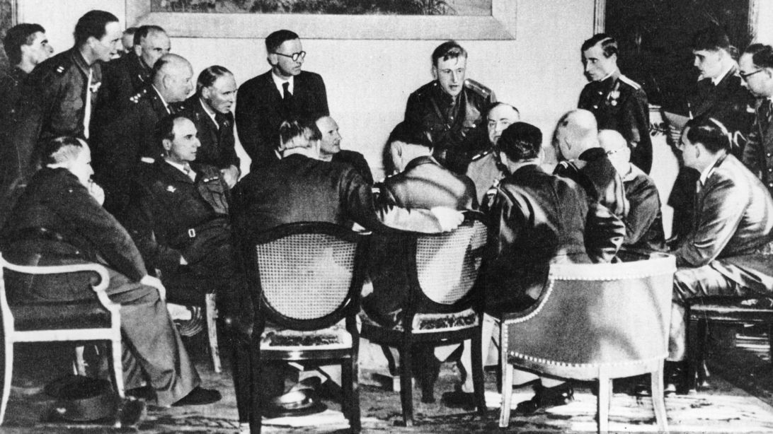 Die Aufnahme vom 5. Juni 1945 zeigt die erste Sitzung des Alliierten Kontrollrats in Berlin in Deutschland nach Ende des 2. Weltkriegs.